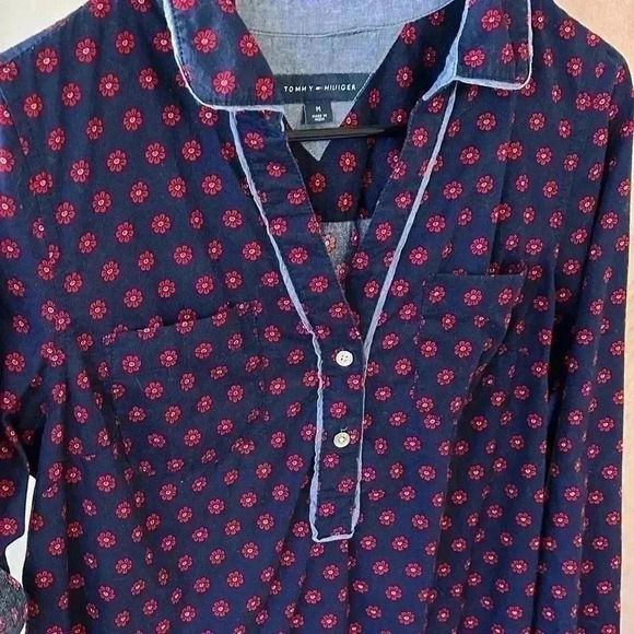 * TOMMY HILFIGER Women's Roll-tab Sleeve Partial Button Down Shirt Top Siz… - Picture 4 of 6